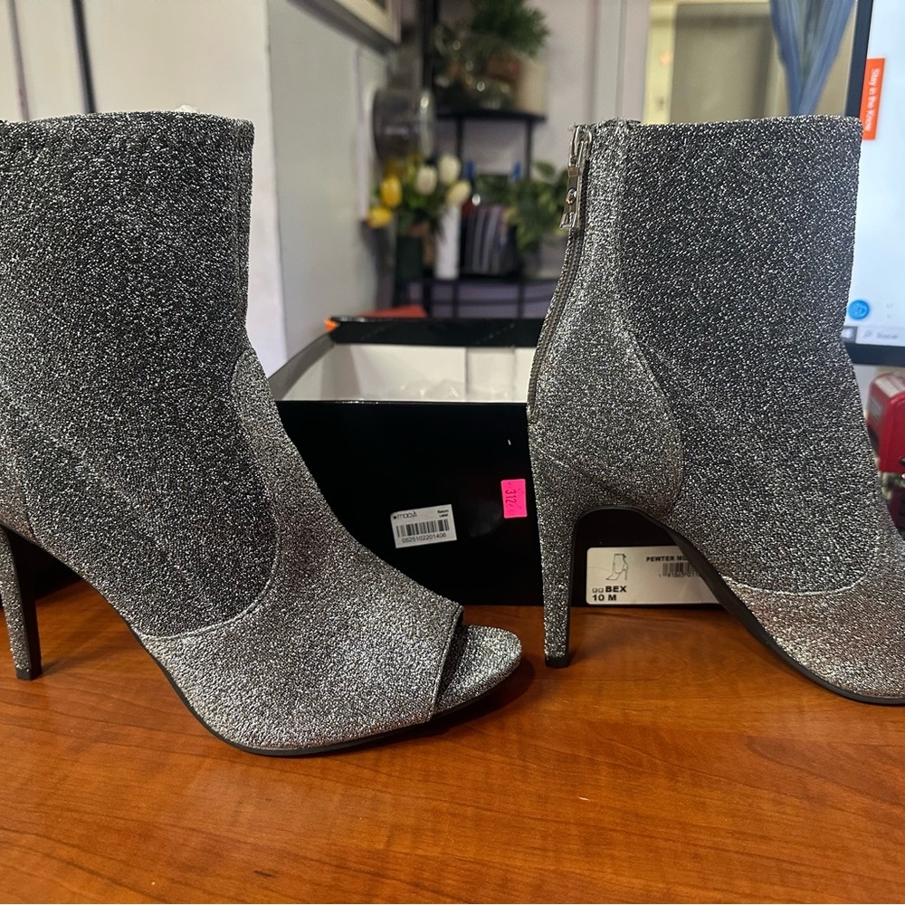 G by Guess High Heels 👠 - Picture 2 of 7